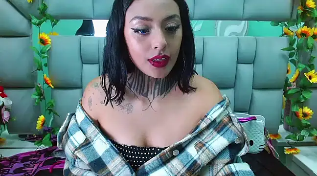 Snapshot of Lovely_celeste chatting on 01-28-25, 03:25 Lovely celeste online show from 01-28-25, 03:25