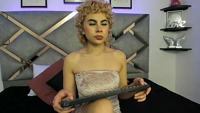 Snapshot of marian_pinzon chatting on 02-26-25, 02:37 marian pinzon online show from 02-26-25, 02:37