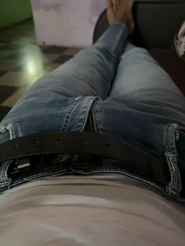 Snapshot of Desiboy___21 chatting on 02-18-25, 10:05 Desiboy 21 online show from 02-18-25, 10:05