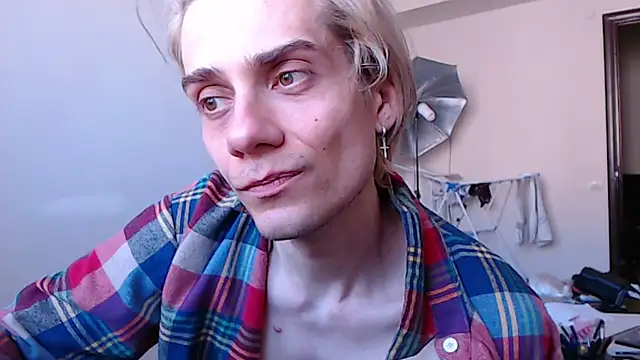 ShineMax18 online show from 03-15-25, 08:48