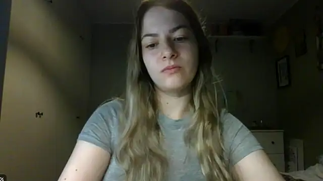 Snapshot of ROSIEx_sweet chatting on 10-17-25, 06:49 ROSIEx sweet online show from 10-17-25, 06:49