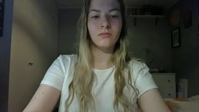 Snapshot of ROSIEx_sweet chatting on 10-28-25, 07:45 ROSIEx sweet online show from 10-28-25, 07:45