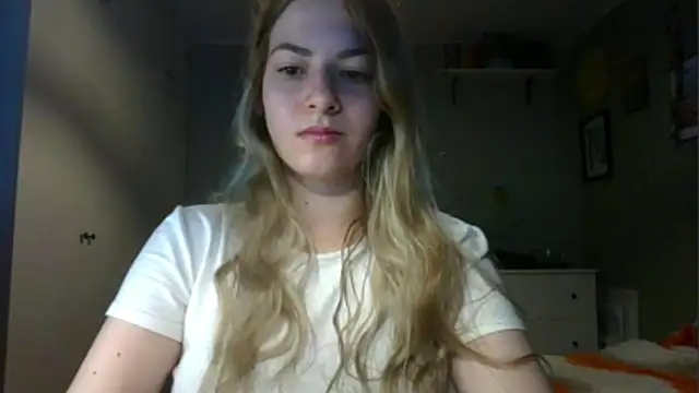 Snapshot of ROSIEx_sweet chatting on 10-31-25, 08:15 ROSIEx sweet online show from 10-31-25, 08:15