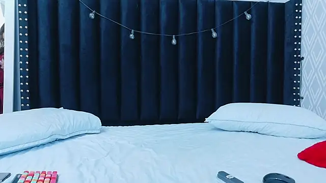 hornybarelylegalgirl online show from 09-21-25, 12:40