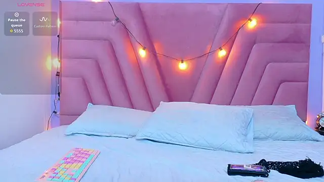 hornybarelylegalgirl online show from 11-28-25, 12:52