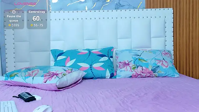 hornybarelylegalgirl online show from 04-13-26, 12:32