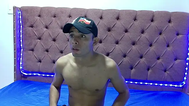 smiths couple online show from 01-18-25, 01:30