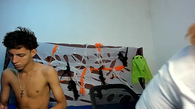 smiths couple online show from 10-20-25, 01:22