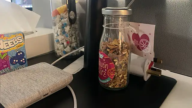 Snapshot of awesome_anna chatting on 02-26-25, 11:30 awesome anna online show from 02-26-25, 11:30