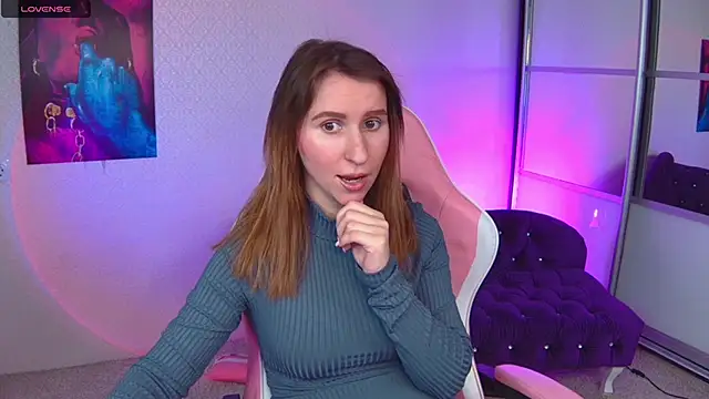 Snapshot of AliceBYKiss chatting on 12-12-24, 01:39 AliceBYKiss online show from 12-12-24, 01:39