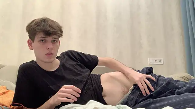 Snapshot of cutie_guys chatting on 12-15-24, 06:37 cutie guys online show from 12-15-24, 06:37