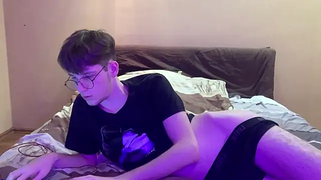 Snapshot of cutie_guys chatting on 01-18-25, 03:49 cutie guys online show from 01-18-25, 03:49