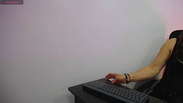 Lupiita223 online show from 02-06-25, 12:59