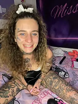 Snapshot of BlazyKitsune- chatting on 01-13-25, 01:28 BlazyKitsune- online show from 01-13-25, 01:28