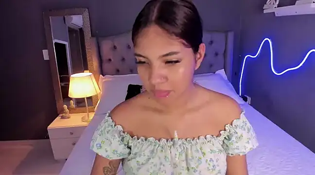 Snapshot of MadyLust chatting on 01-31-25, 04:25 MadyLust online show from 01-31-25, 04:25