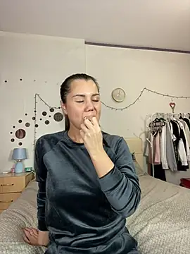 Snapshot of MiraMiss chatting on 12-26-24, 12:05 MiraMiss online show from 12-26-24, 12:05