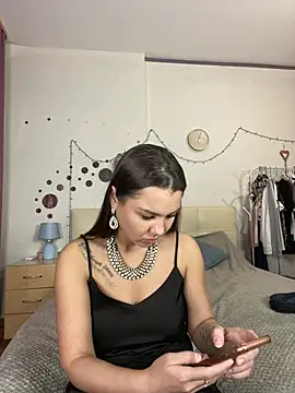 Snapshot of MiraMiss chatting on 12-27-24, 11:06 MiraMiss online show from 12-27-24, 11:06