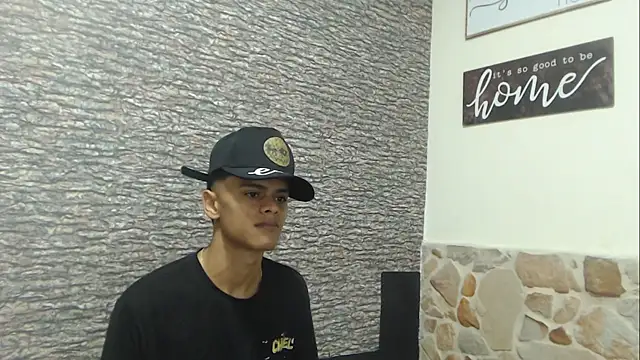 Snapshot of Billy_zander chatting on 01-08-25, 12:37 Billy zander online show from 01-08-25, 12:37