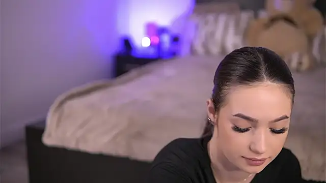 VixenAmour online show from 11-12-25, 06:47