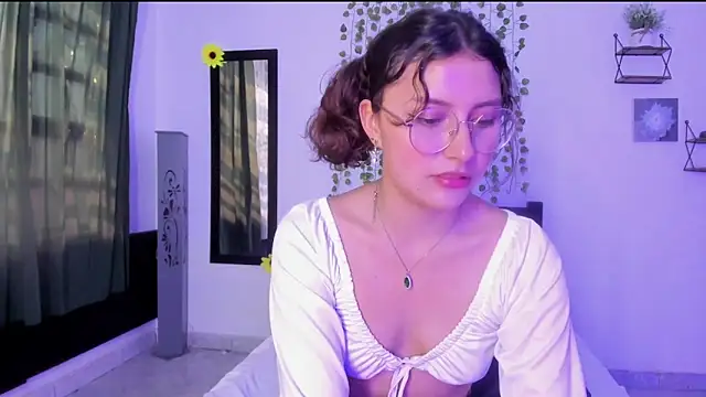 Snapshot of Noellesable chatting on 12-05-24, 02:44 Noellesable online show from 12-05-24, 02:44