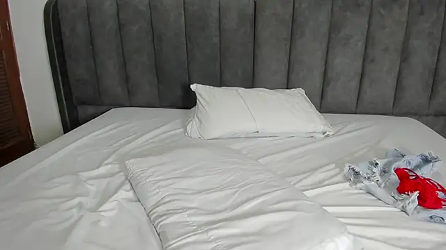 Snapshot of valtira_nova chatting on 03-15-25, 06:58 valtira nova online show from 03-15-25, 06:58