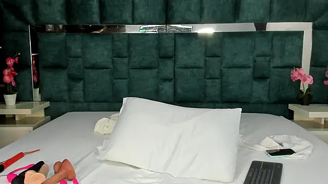 Snapshot of valtira_nova chatting on 09-13-25, 06:51 valtira nova online show from 09-13-25, 06:51