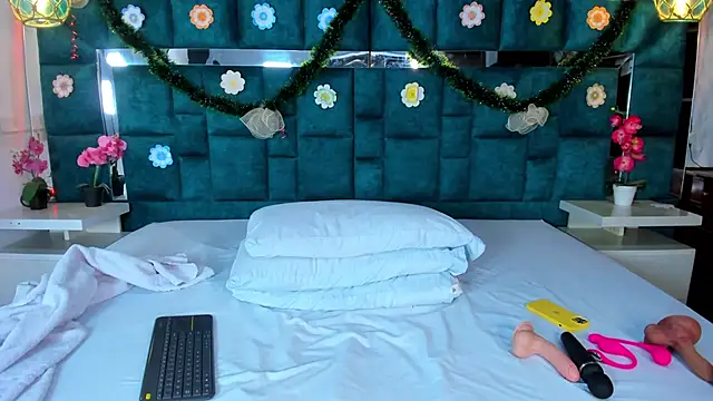 Snapshot of valtira_nova chatting on 12-13-25, 07:53 valtira nova online show from 12-13-25, 07:53