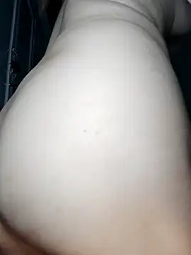 Snapshot of Show-body chatting on 10-25-25, 10:48 Show-body online show from 10-25-25, 10:48