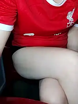 Snapshot of Show-body chatting on 11-11-25, 11:32 Show-body online show from 11-11-25, 11:32