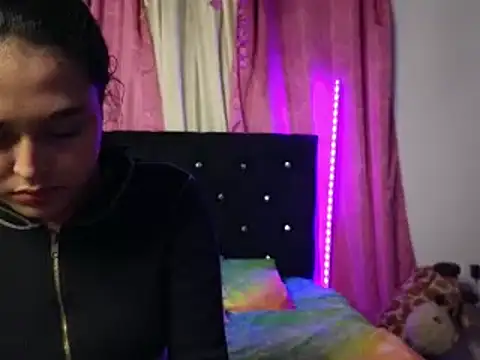 Snapshot of Sweet_xuee18 chatting on 02-26-25, 04:14 Sweet xuee18 online show from 02-26-25, 04:14