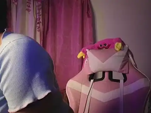 Snapshot of Sweet_xuee18 chatting on 02-28-25, 02:20 Sweet xuee18 online show from 02-28-25, 02:20