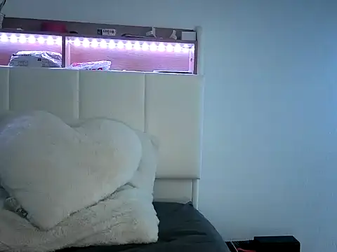 nicole77745 online show from 03-05-26, 10:44