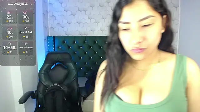 Snapshot of Sofi_hot_4m chatting on 10-15-25, 01:33 Sofi hot 4m online show from 10-15-25, 01:33