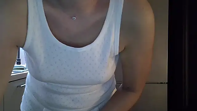 Snapshot of Lucky_Anna chatting on 09-15-25, 09:15 Lucky Anna online show from 09-15-25, 09:15