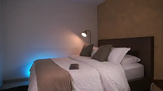 paulacora100 online show from 02-23-25, 02:51