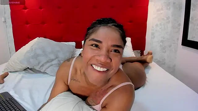 Snapshot of SilvannaFit chatting on 02-05-25, 03:31 SilvannaFit online show from 02-05-25, 03:31