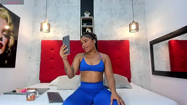 Snapshot of SilvannaFit chatting on 02-12-25, 12:44 SilvannaFit online show from 02-12-25, 12:44