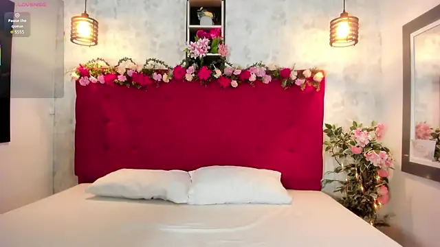 Snapshot of SilvannaFit chatting on 09-24-25, 11:57 SilvannaFit online show from 09-24-25, 11:57