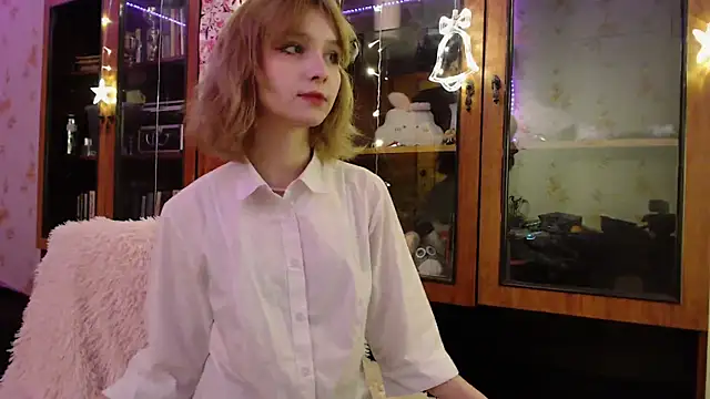 Snapshot of cloudgirrl chatting on 01-07-25, 10:30 cloudgirrl online show from 01-07-25, 10:30