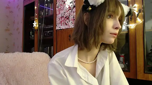 Snapshot of cloudgirrl chatting on 01-12-25, 11:58 cloudgirrl online show from 01-12-25, 11:58