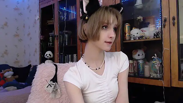 Snapshot of cloudgirrl chatting on 02-15-25, 10:52 cloudgirrl online show from 02-15-25, 10:52