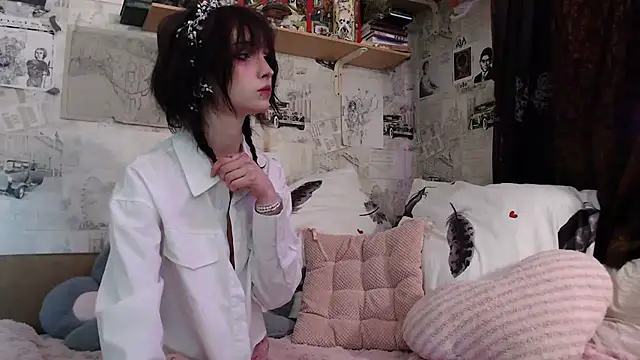 Snapshot of cloudgirrl chatting on 04-12-26, 04:34 cloudgirrl online show from 04-12-26, 04:34