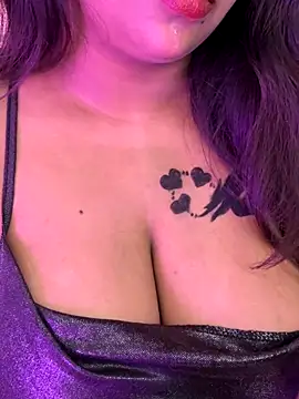 Snapshot of wildestcouplee chatting on 11-09-25, 05:44 wildestcouplee online show from 11-09-25, 05:44