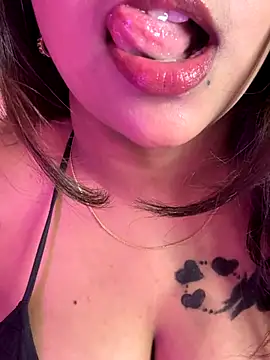 Snapshot of wildestcouplee chatting on 11-12-25, 03:45 wildestcouplee online show from 11-12-25, 03:45