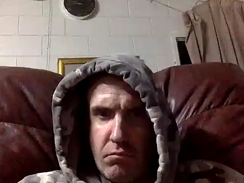 Snapshot of SugarCoupleAus chatting on 10-05-25, 03:32 SugarCoupleAus online show from 10-05-25, 03:32