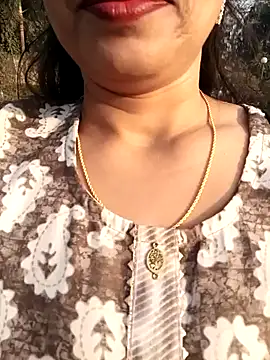 Snapshot of Sneha_gril chatting on 02-09-25, 10:42 Sneha gril online show from 02-09-25, 10:42