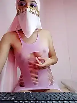 Snapshot of Aaliyah_Salma chatting on 02-23-25, 06:45 Aaliyah Salma online show from 02-23-25, 06:45