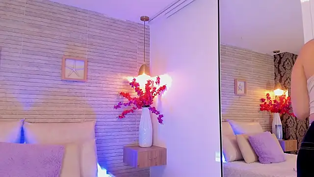 Snapshot of Catalinna_Thompson chatting on 10-19-25, 11:44 Catalinna Thompson online show from 10-19-25, 11:44