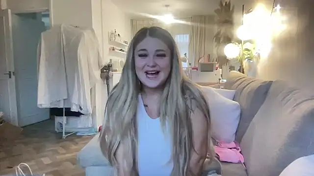 Snapshot of blairbella chatting on 01-16-25, 03:46 blairbella online show from 01-16-25, 03:46