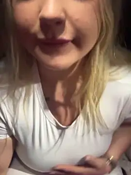 Snapshot of blairbella chatting on 02-05-26, 05:28 blairbella online show from 02-05-26, 05:28